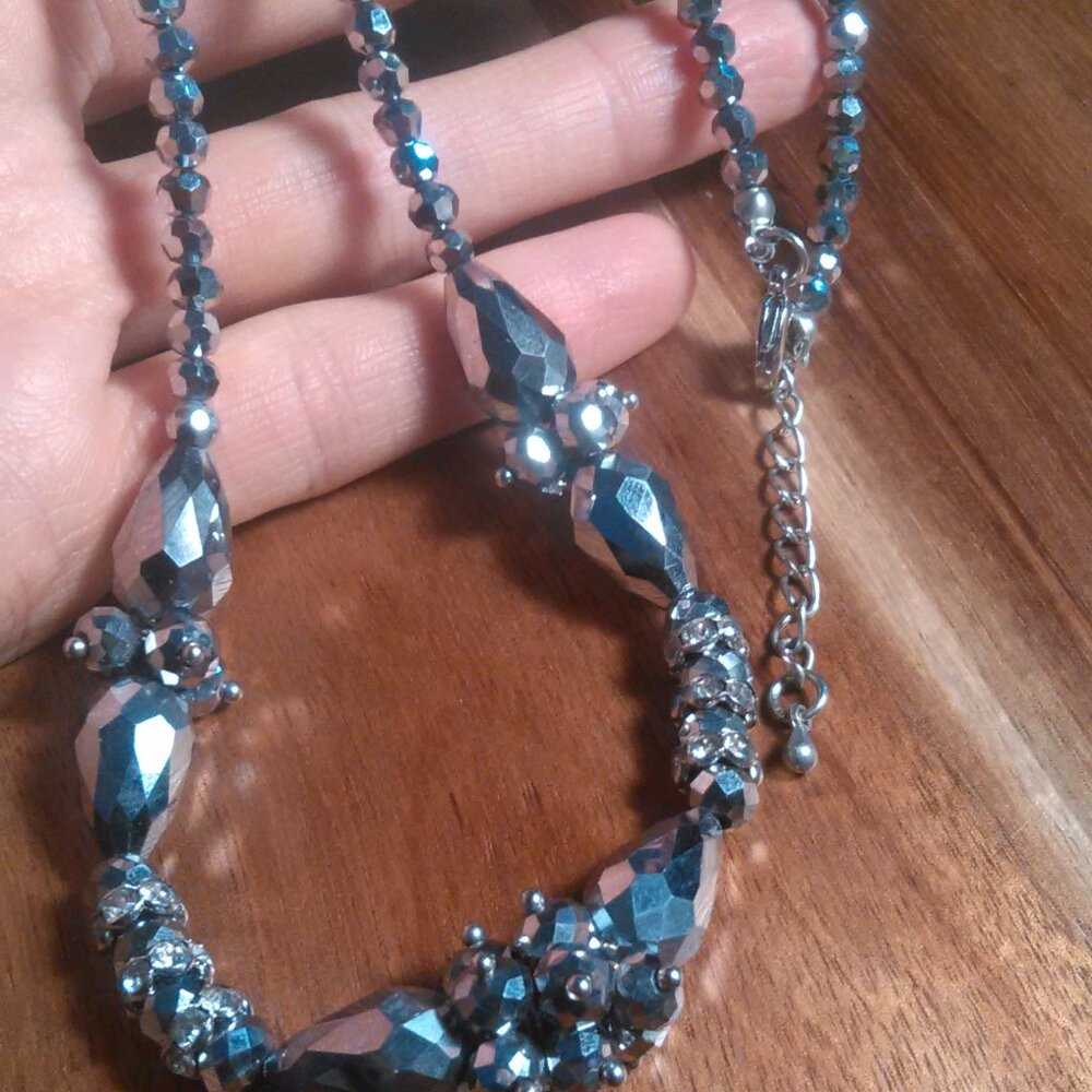 Scintillating Metallic Fashion Necklace (18 to 20 Inch)